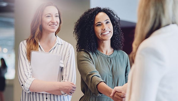 networking-shaking-hands